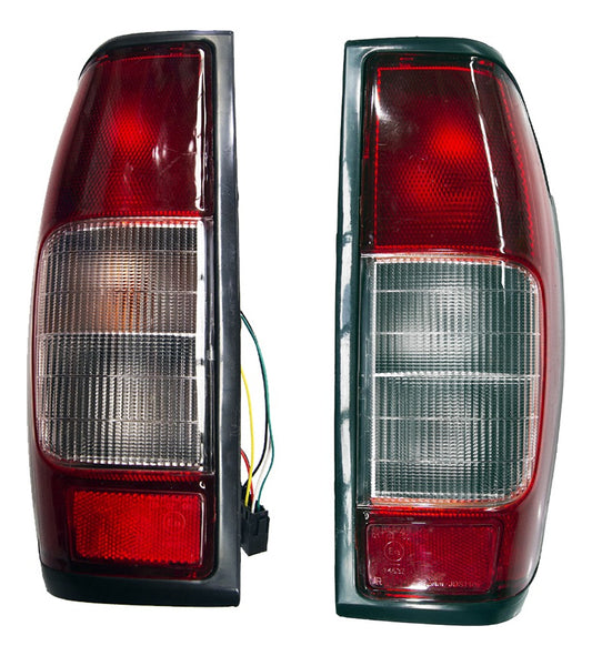 Farol Trasero Izq Y Der Nissan Terrano 2.5 2012 ( El Par)